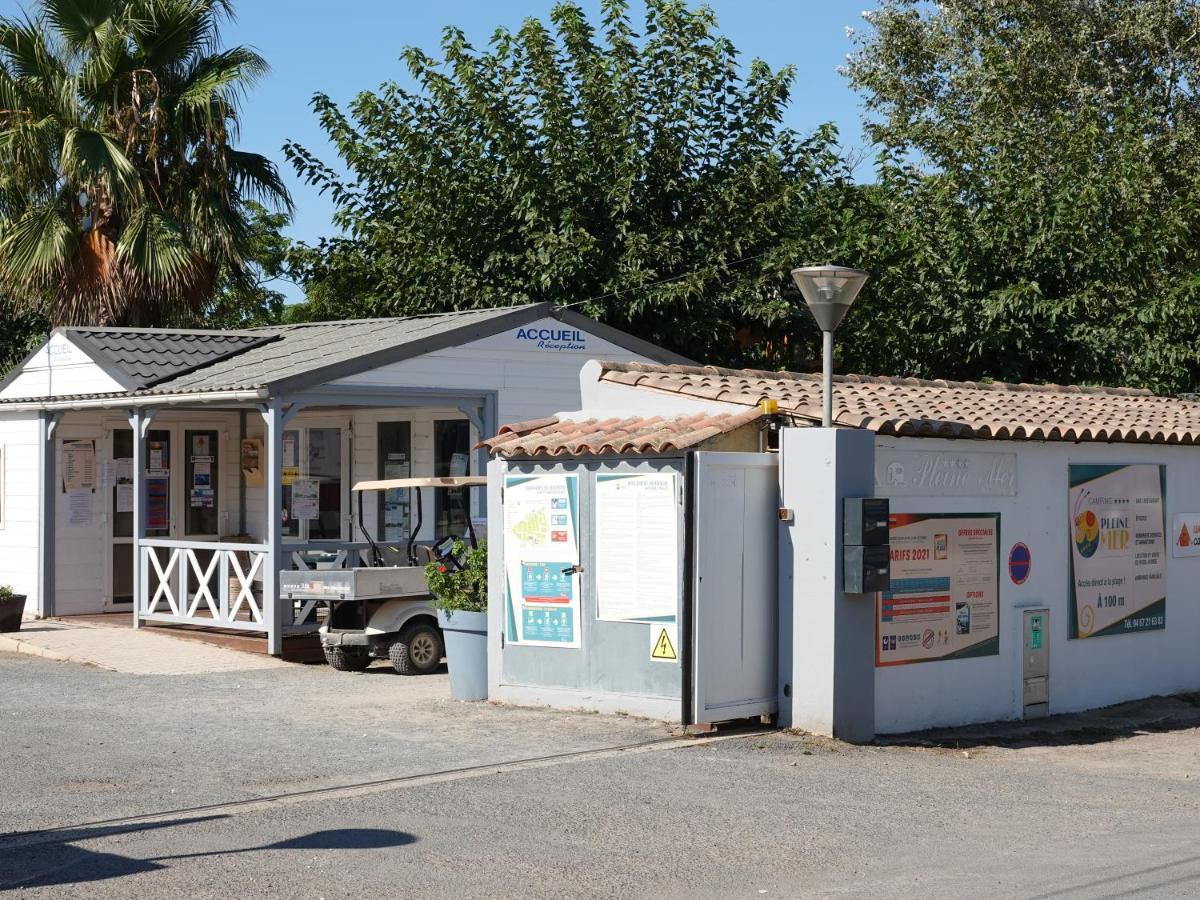 Отель Camping Pleine Mer Виас Экстерьер фото